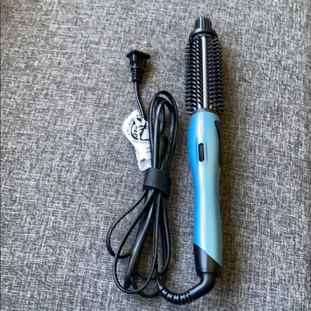 Brush curling iron with pouch